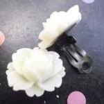 CLIP ON Pure Snow White Vintage Res..